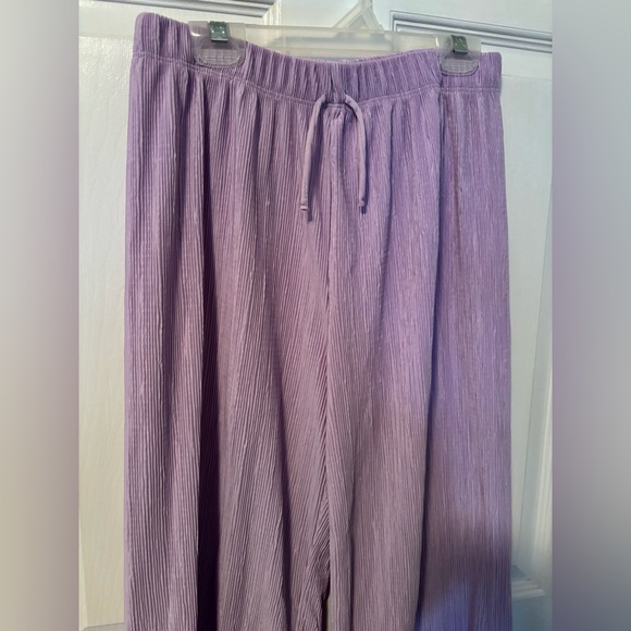 Lilac Flowy Pants - Picture 3 of 5
